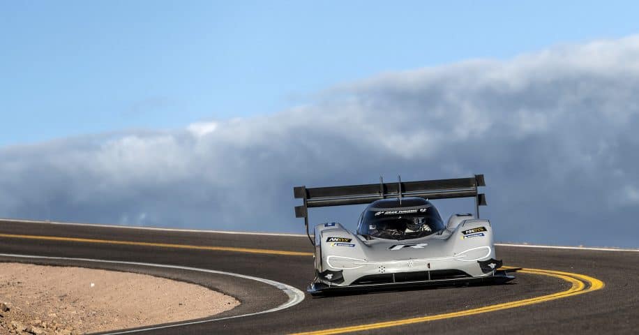 سيارة فولكس فاجن المميزة وخدمة ليموزين مطار برج العرب