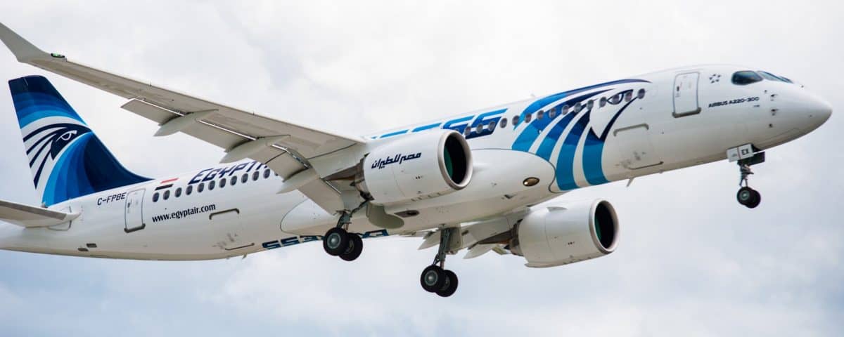 ليموزين مطار القاهرة الدولي وطائرة إيرباص المميزة