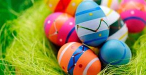 البيض المسلوق الملون في شم النسيم