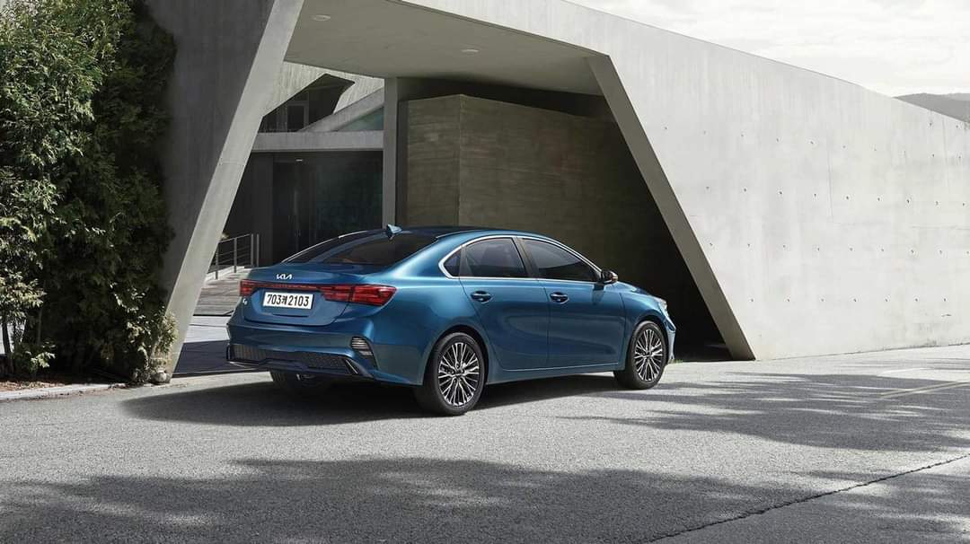 أحدث السيارات وأمهر السائقين ودقة النسور مع إيجيل رود ليموزين اوصل بسرعة النسر، ودقة النسر