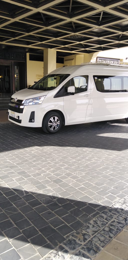 أحدث السيارات وأمهر السائقين ودقة النسور مع إيجيل رود ليموزين اوصل بسرعة النسر، ودقة النسر