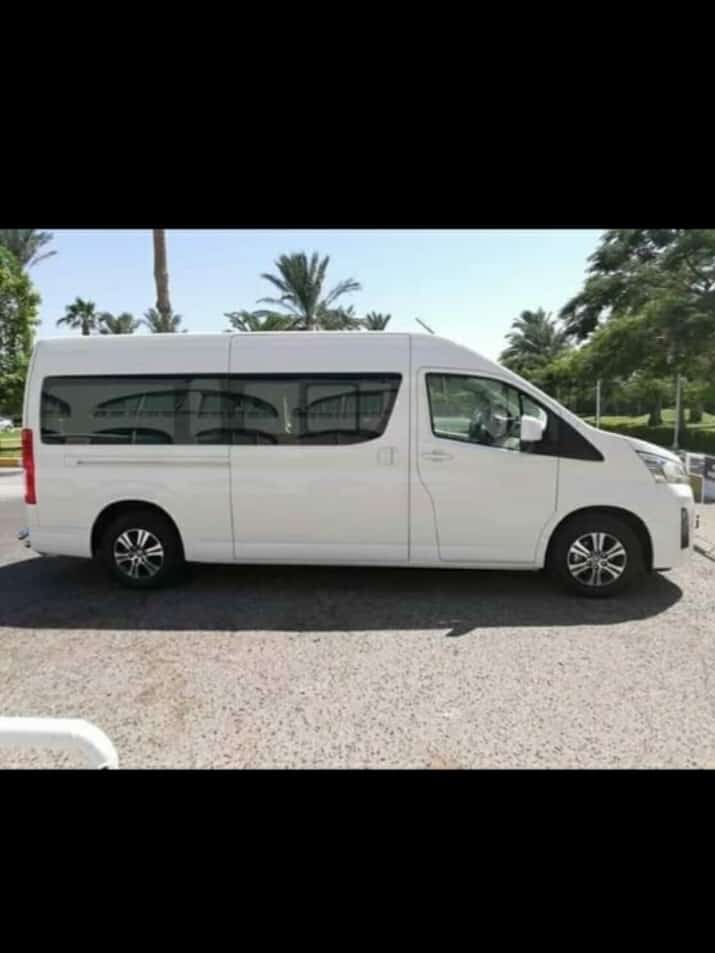 أحدث السيارات وأمهر السائقين ودقة النسور مع إيجيل رود ليموزين اوصل بسرعة النسر، ودقة النسر