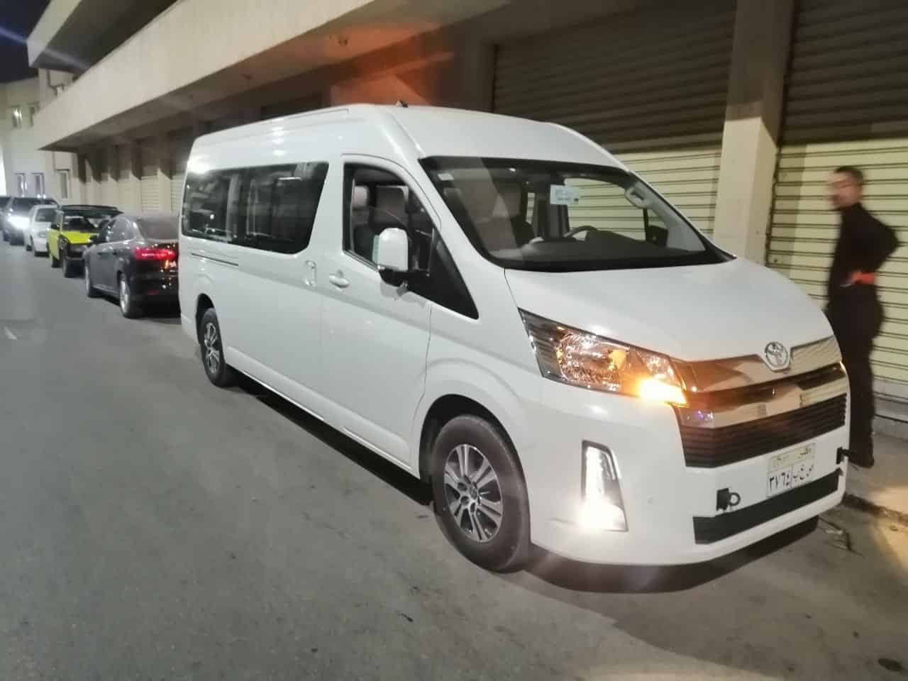 أحدث السيارات وأمهر السائقين ودقة النسور مع إيجيل رود ليموزين اوصل بسرعة النسر، ودقة النسر